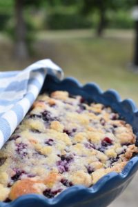 Brombærkage med crumble - saftig & lækker