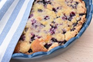 Brombærkage med crumble - saftig & lækker