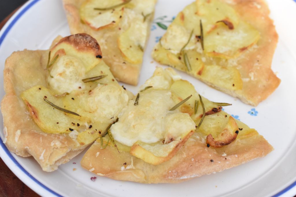 DSC_0827 • nogetiovnen.dk Pizza i airfryer - nem kartoffelpizza opskrift