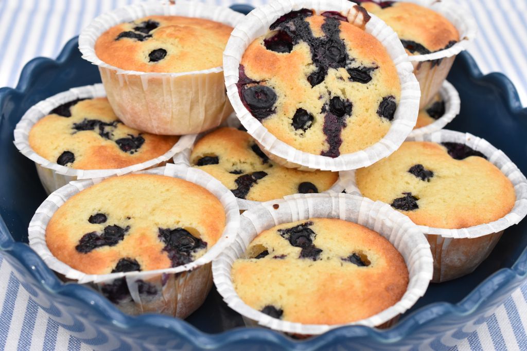 Saftige citronmuffins med blåbær - svampede