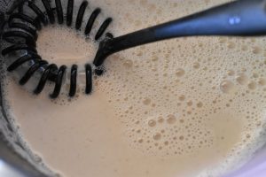 Kanel panna cotta med karamelliserede æbler