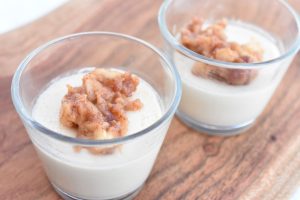 Kanel panna cotta med karamelliserede æbler