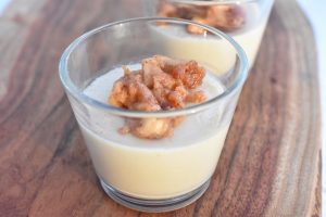 Kanel panna cotta med karamelliserede æbler