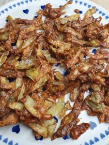 Chips af kartoffelskræller i airfryer el. ovn