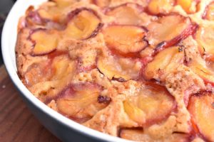 Kage med blommer & brun farin - nem opskrift