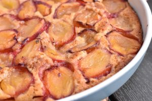 Kage med blommer & brun farin - nem opskrift