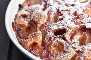 Kage med blommer & brun farin - nem opskrift