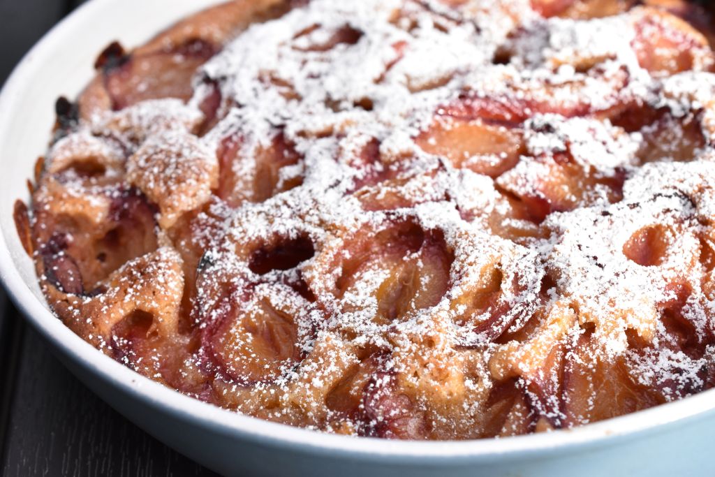 Kage med blommer & brun farin - nem opskrift