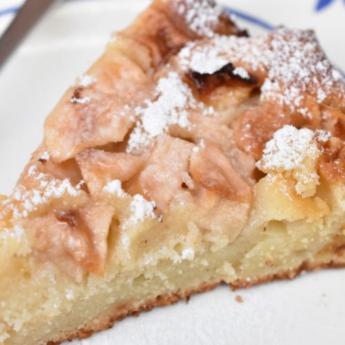 Saftig æblekage -.nem kage med æbler