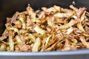 Chips af kartoffelskræller i airfryer el. ovn