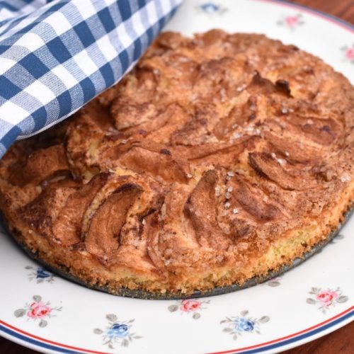 Kokoskage med æbler i airfryer - nem opskrift