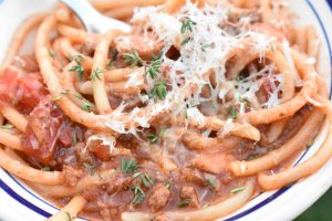 One pot pasta med kødsovs - nem opskrift