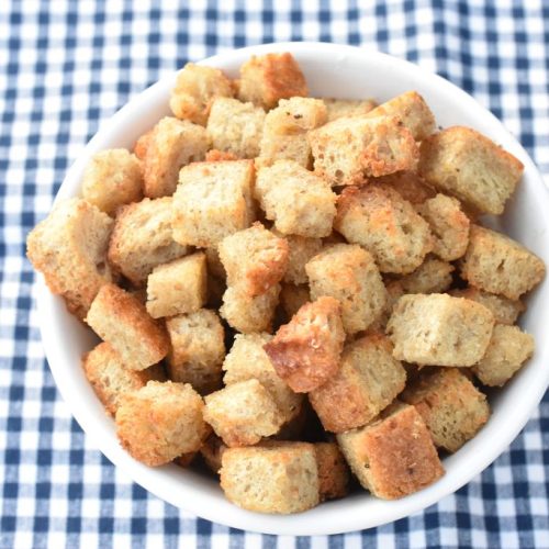 Croutoner i airfryer - opskrift på brødcroutoner