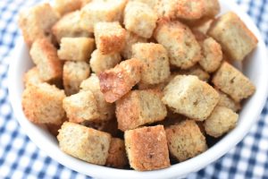 DSC_0503 • nogetiovnen.dk Croutoner i airfryer - opskrift på brødcroutoner