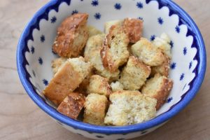 DSC_1820 • nogetiovnen.dk Croutoner i airfryer - opskrift på brødcroutoner