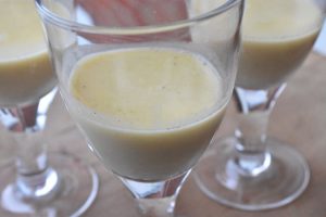 Panna cotta med saltkaramel - dessert i glas