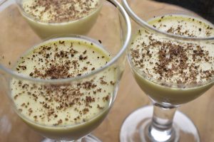 Panna cotta med saltkaramel - dessert i glas
