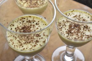 Panna cotta med saltkaramel - dessert i glas