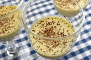 Panna cotta med saltkaramel - dessert i glas