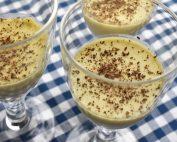 Panna cotta med saltkaramel - dessert i glas