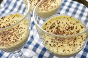 Panna cotta med saltkaramel - dessert i glas