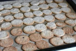 Nøddespecier opskrift - lækre sprøde nøddesmåkager