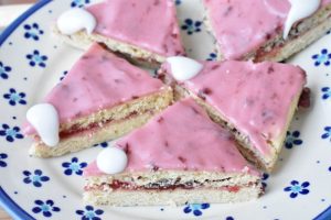 Kirsebærsnitter som små nissehuer - opskrift