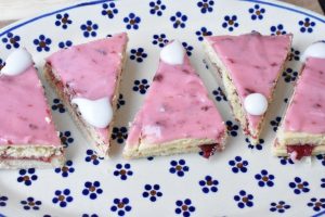 Kirsebærsnitter som små nissehuer - opskrift