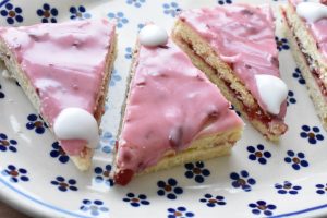 Kirsebærsnitter som små nissehuer - opskrift