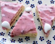 Kirsebærsnitter som små nissehuer - opskrift