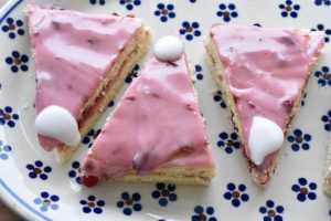 Kirsebærsnitter som små nissehuer - opskrift