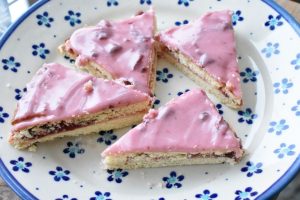 Kirsebærsnitter som små nissehuer - opskrift