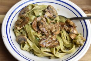 Pastaret med svampe og fløde - cremet pasta