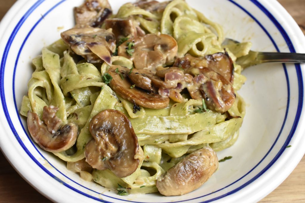 Pasta med svampe og fløde - nem pastaret