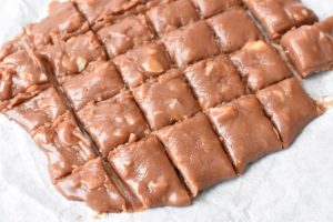 Trøfler med nougat og nødder - nem fudge