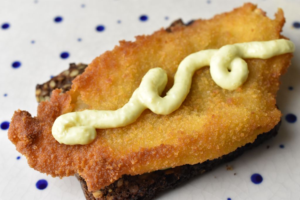 Fiskefilet i airfryer - sprød & paneret - opskrift