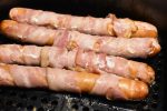 Pølser i svøb i airfryer - nemme bacon pølser