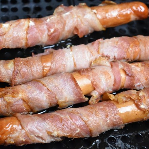 Pølser i svøb i airfryer - nemme bacon pølser