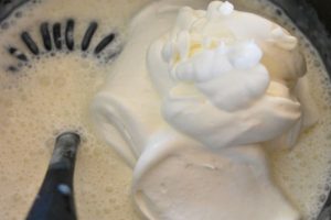 Kærnemælksfromage - nem opskrift uden æg