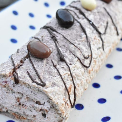 Budapestrulle opskrift - nøddemarengs roulade