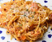 One pot pasta med chorizo, fløde og tomat