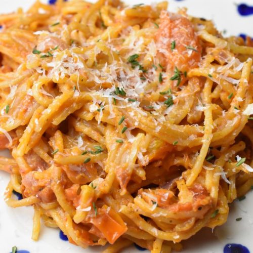 One pot pasta med chorizo, fløde og tomat