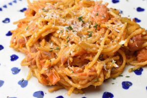 One pot pasta med chorizo, fløde og tomat