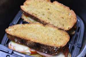 Toast i airfryer - nem opskrift på sandwich