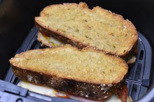 Toast i airfryer - nem opskrift på sandwich