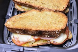 Toast i airfryer - nem opskrift på sandwich