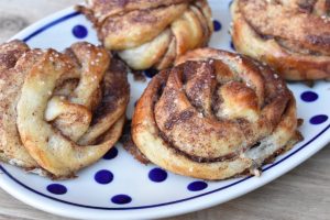 Kanelsnurrer - opskrift på brunsviger snurrer