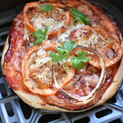 Pita pizza i airfryer - nem opskrift med skinke