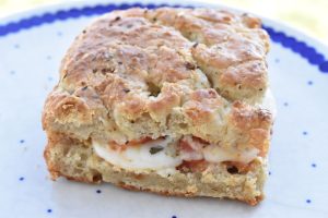 Foccacia sandwich med mozzarella