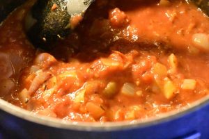 Pasta med burrata og nem fløde tomatsovs